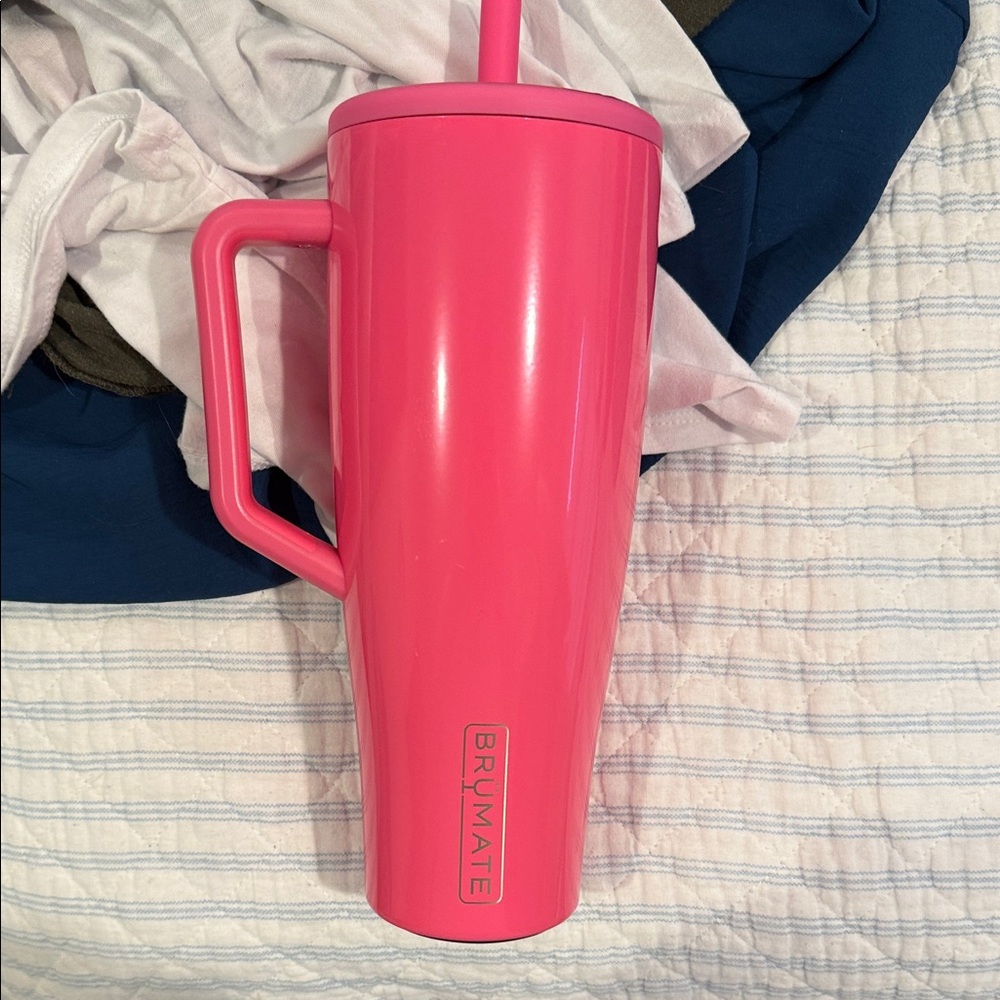 BrüMate Pink Water Bottle